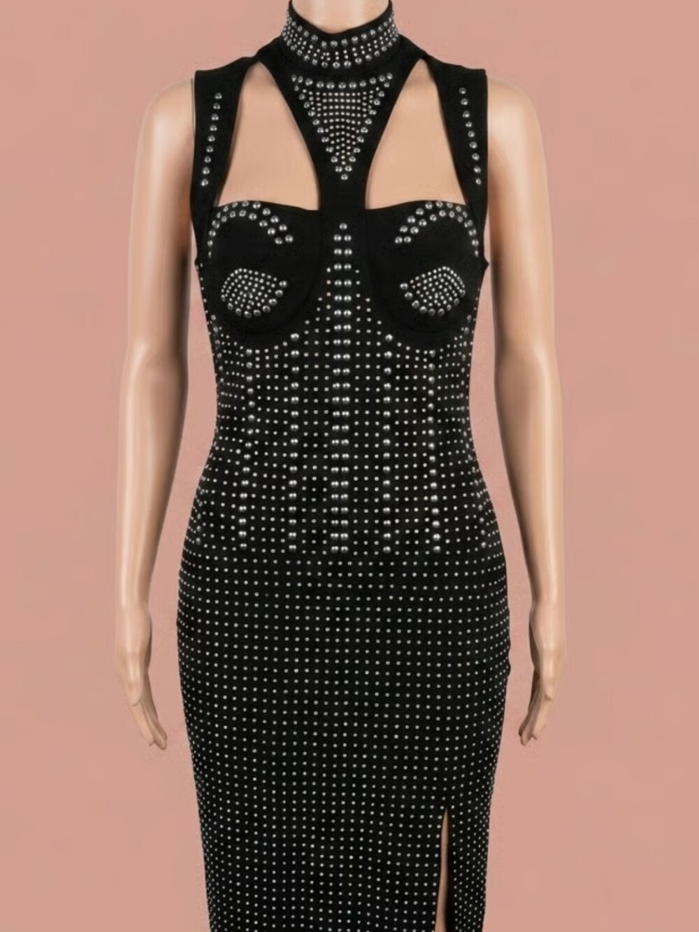 L'ATISTE Black and White Logo Dress Label Detail